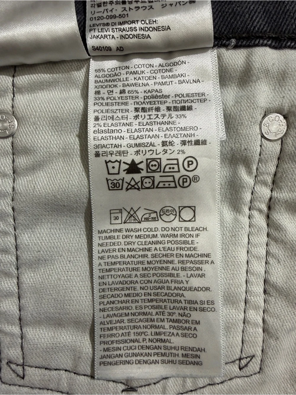 Levis straight leg